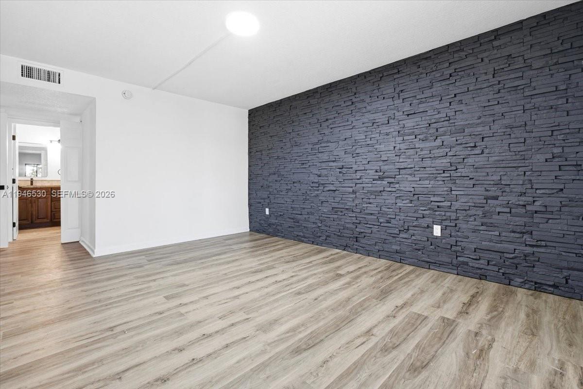 PLANTATION CLUB B CONDO - Residential