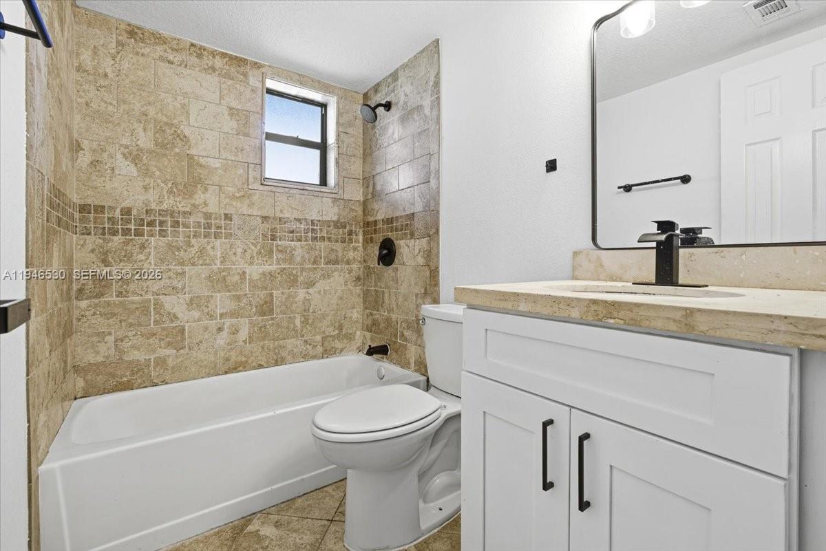 PLANTATION CLUB B CONDO - Residential