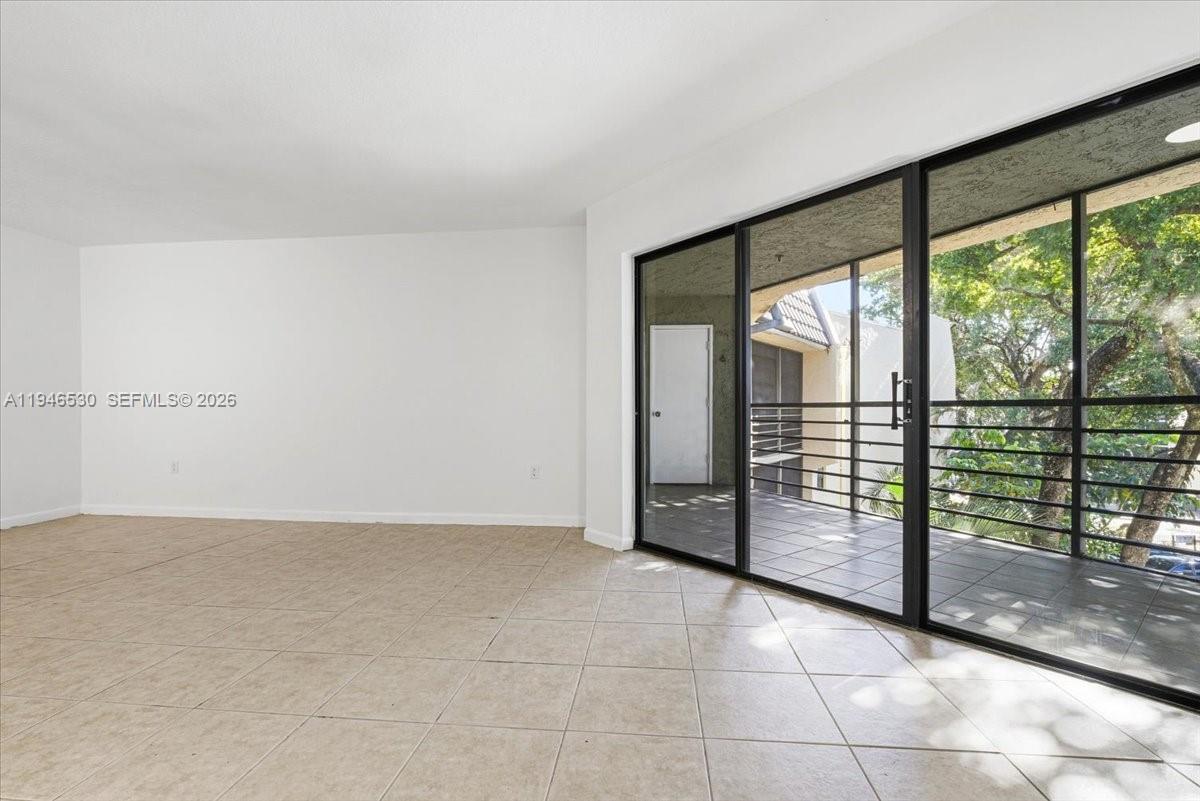 PLANTATION CLUB B CONDO - Residential