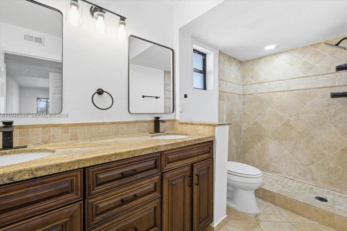 PLANTATION CLUB B CONDO - Residential