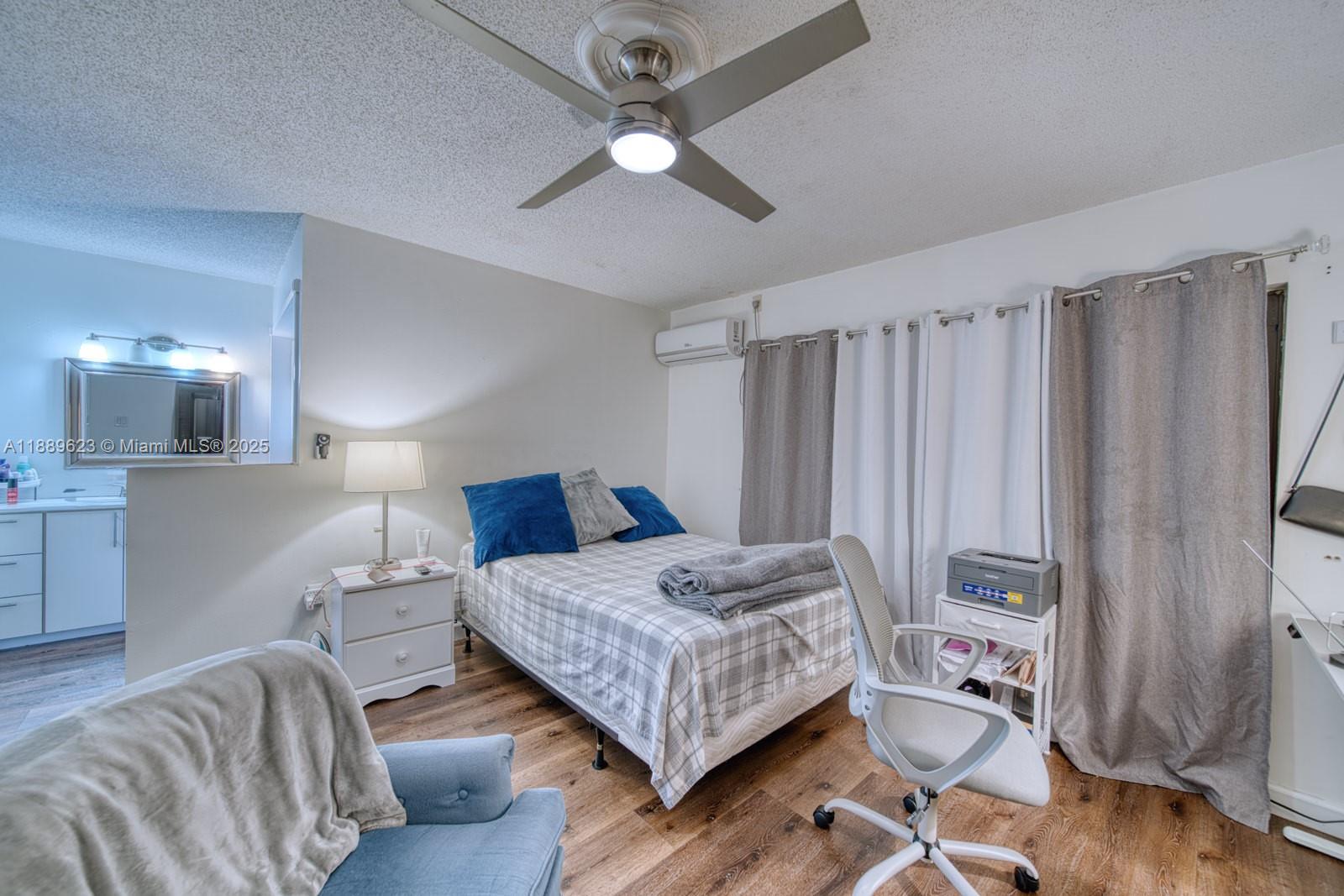 LIVE OAK OF THE HAMMOCKS - Residential Lease