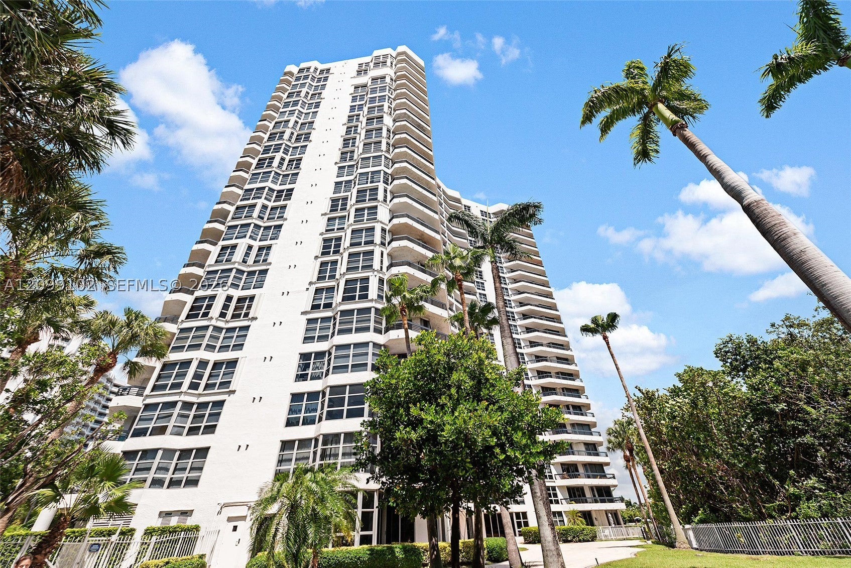 3400 NE 192nd St 1707, Aventura, FL, 33180/$362,900 3 3400 NE 192nd St 1707