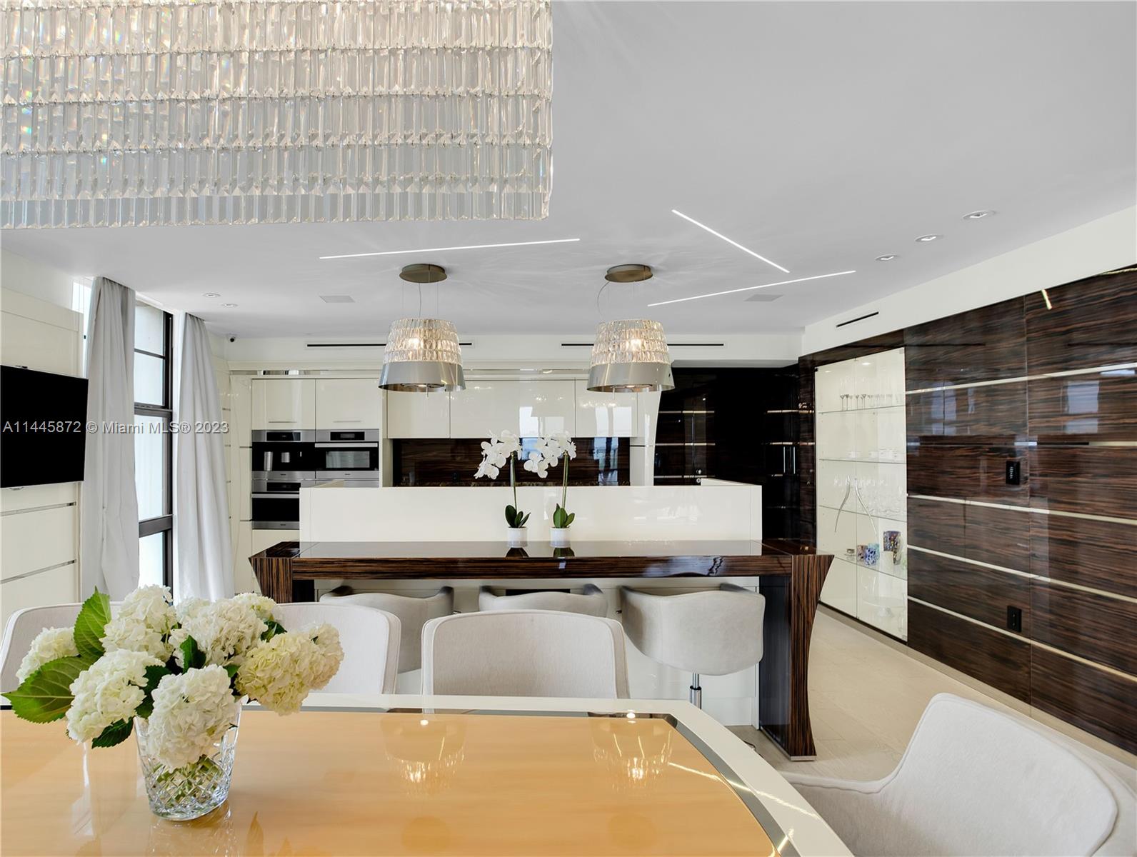 TOWERHOUSE CONDO - Residential