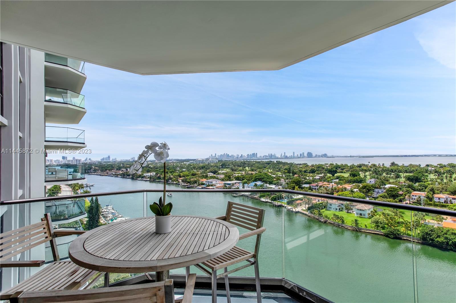 TOWERHOUSE CONDO - Residential