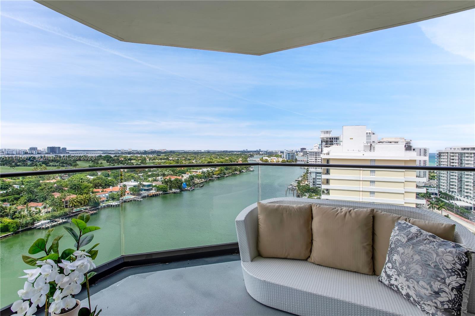 TOWERHOUSE CONDO - Residential