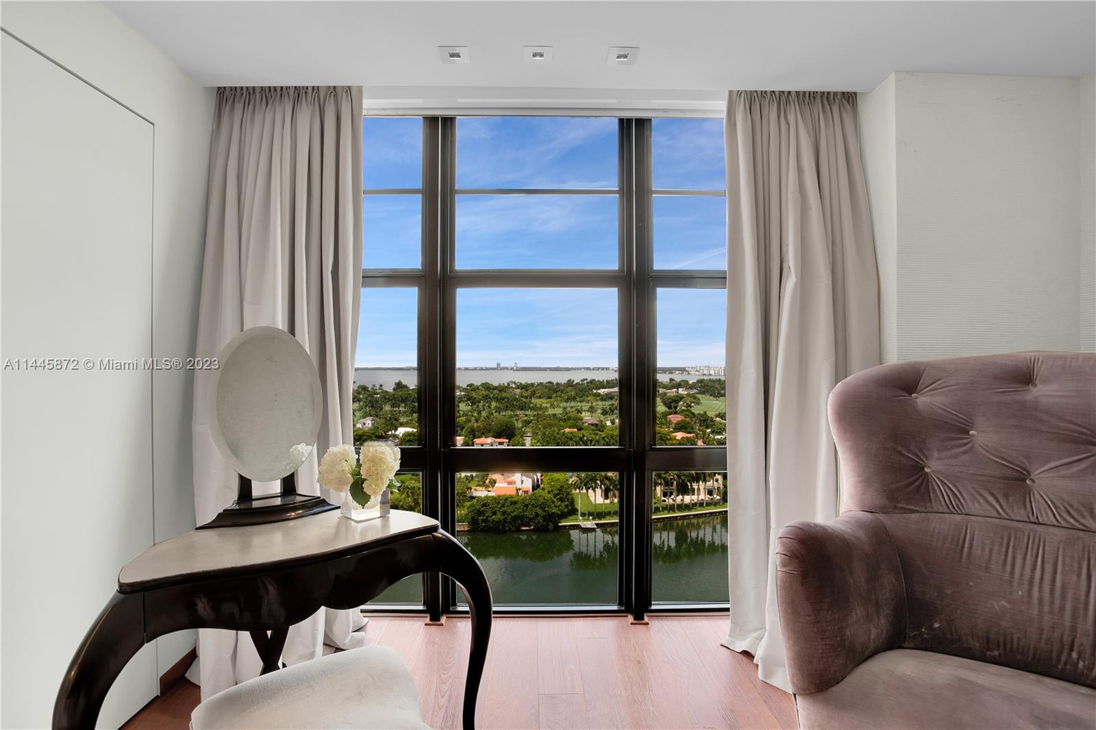 TOWERHOUSE CONDO - Residential