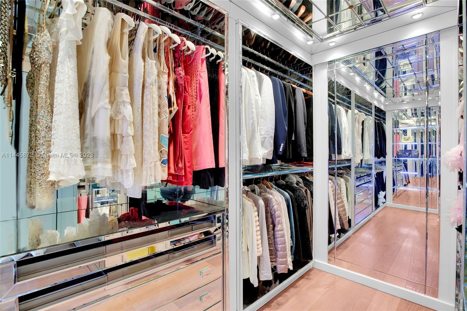 TOWERHOUSE CONDO - Residential