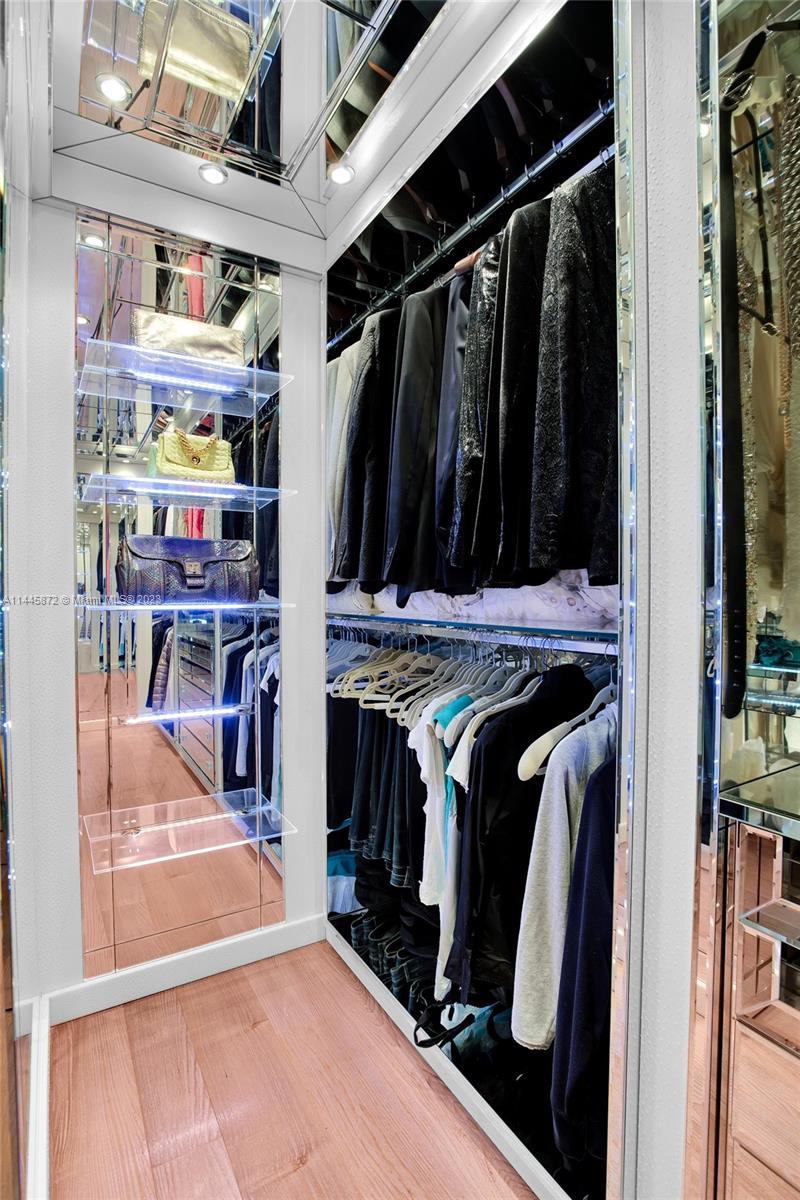 TOWERHOUSE CONDO - Residential