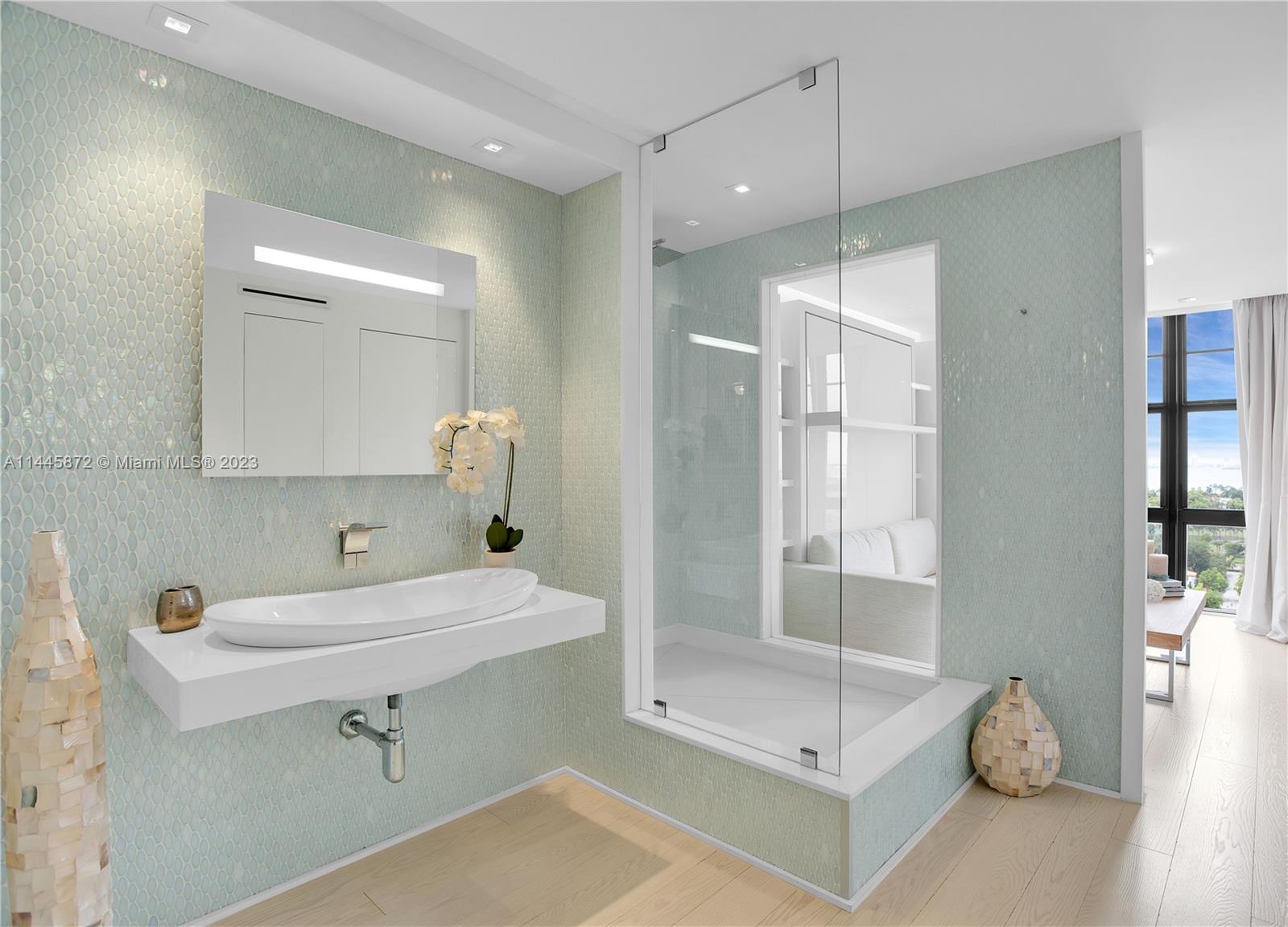 TOWERHOUSE CONDO - Residential