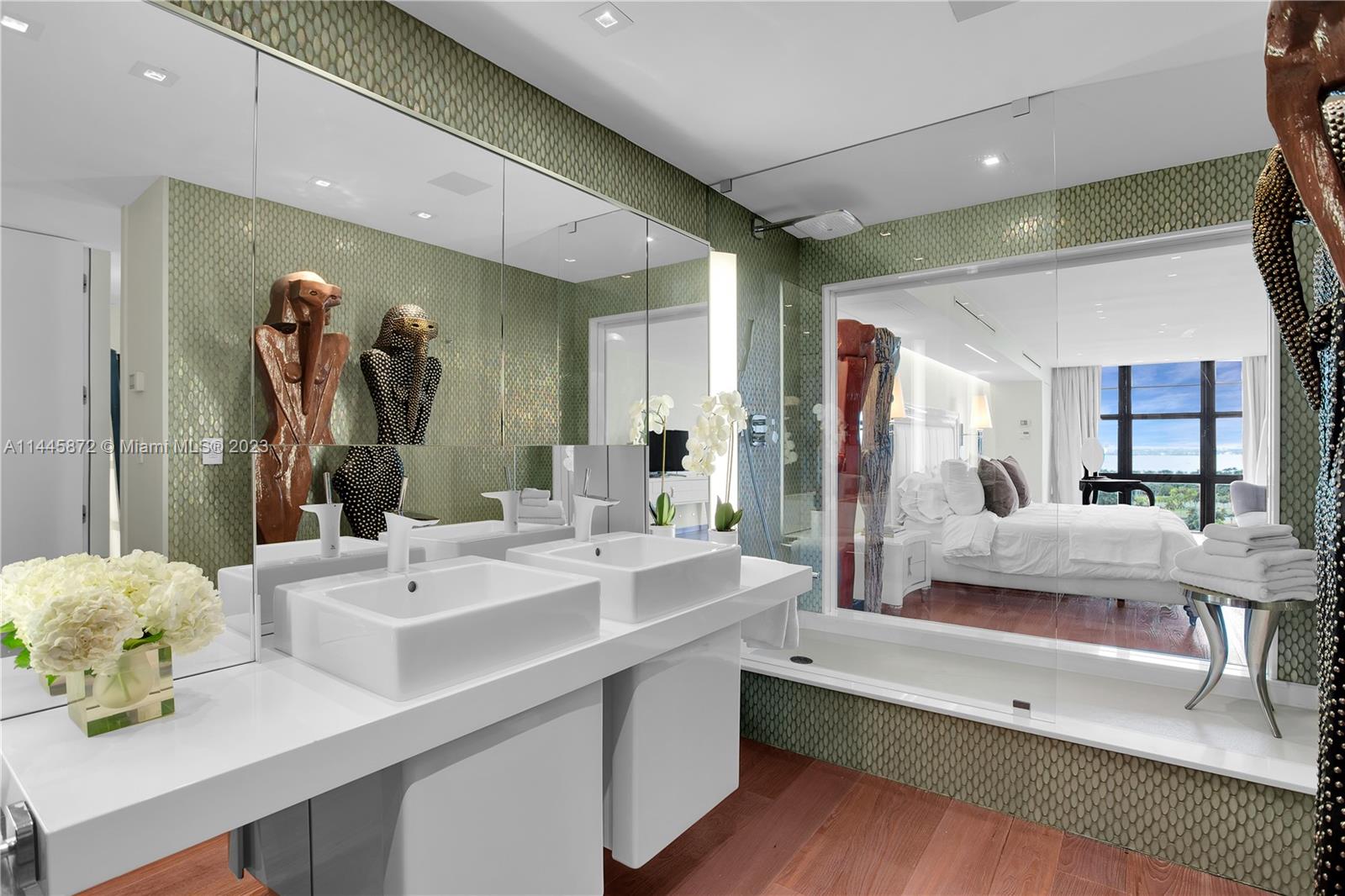 TOWERHOUSE CONDO - Residential