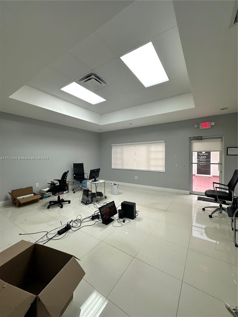Don't miss the opportunity to relocate your business to Doral. All unit is within AC. Front and back entrance for your convenience. Plenty parking spaces for your clients and you. Don't hesitate to contact us for more information. Available Jan 1, 2025 See you soon