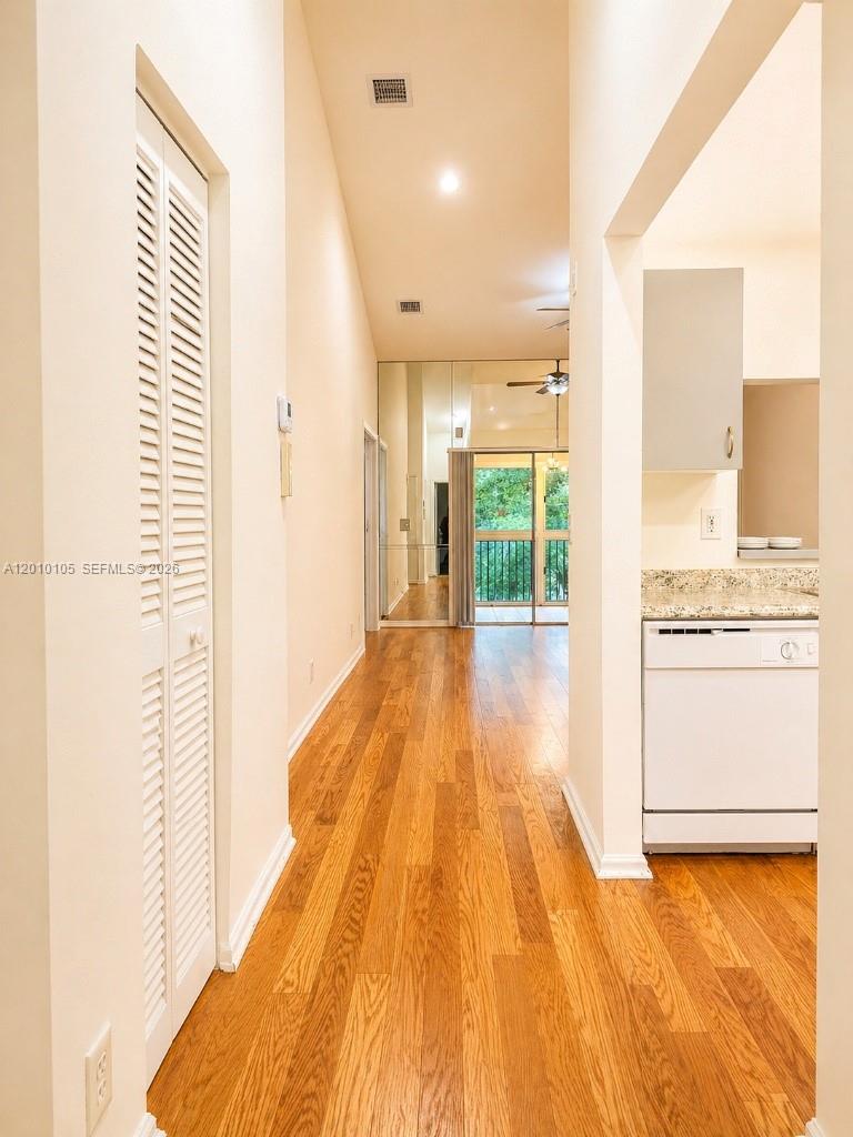 TERRACE HOMES AT BANYAN S - Residential