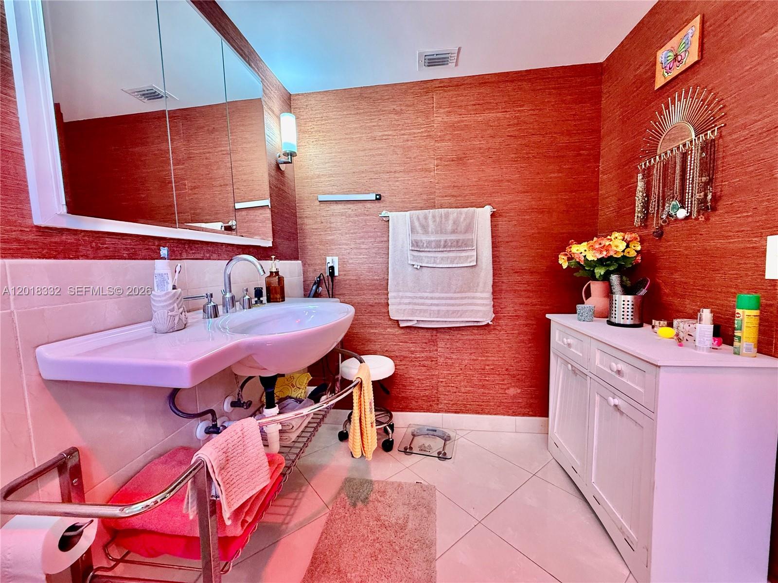 LUCAYA VILLAGE 1-B CONDO - Residential