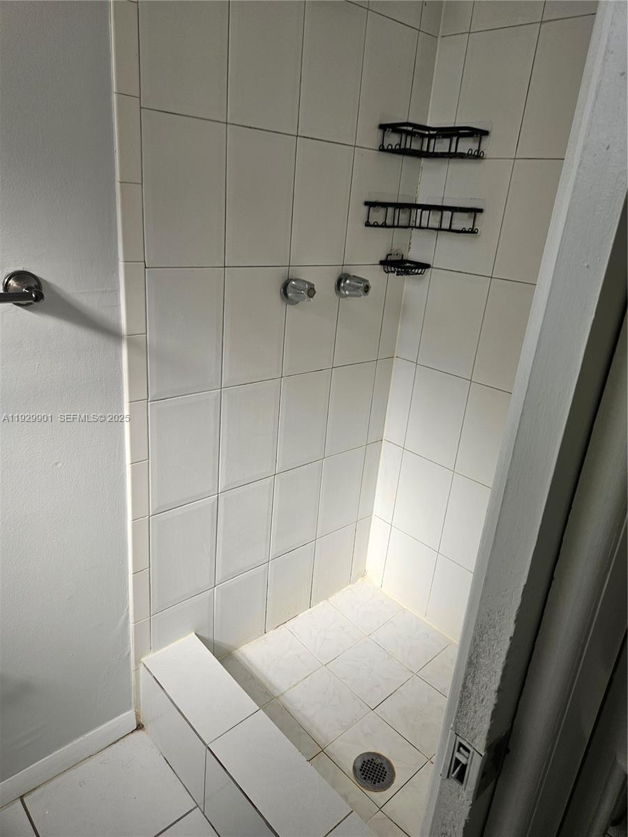 UNIVERSITY MANORS CONDO N - Residential Lease