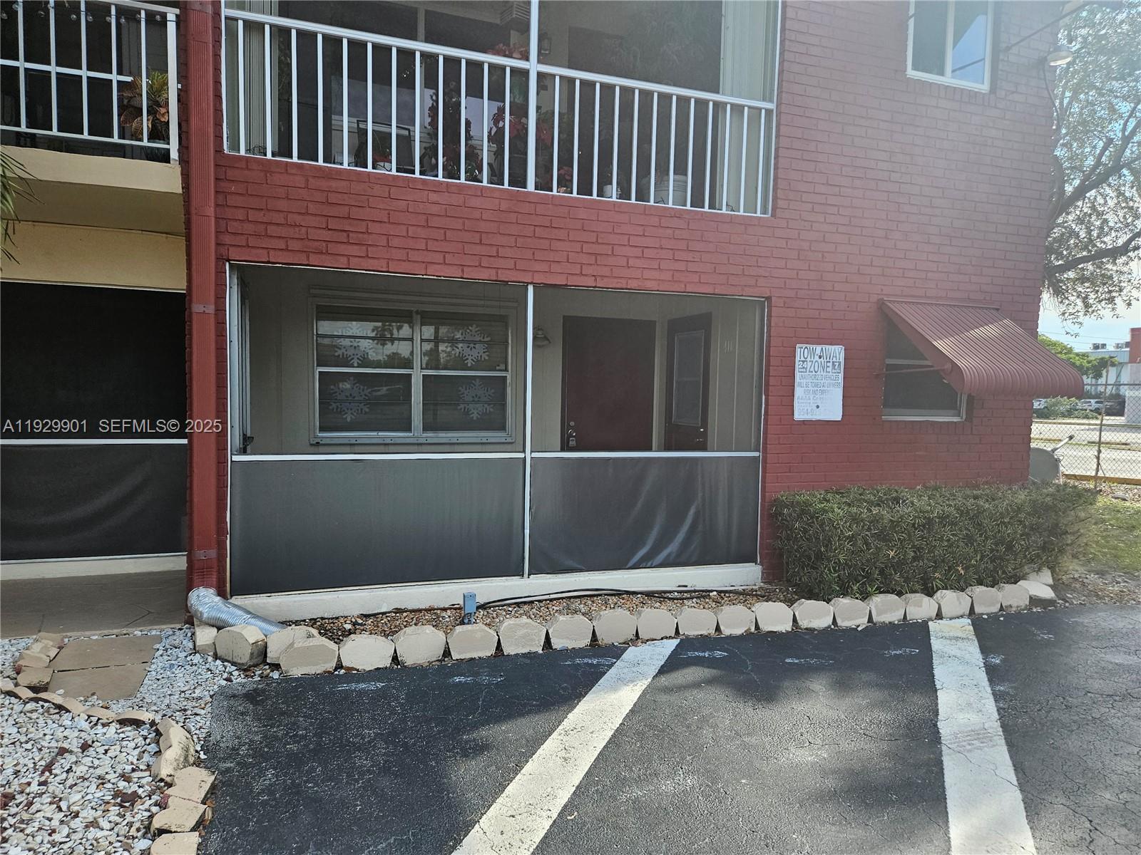 UNIVERSITY MANORS CONDO N - Residential Lease