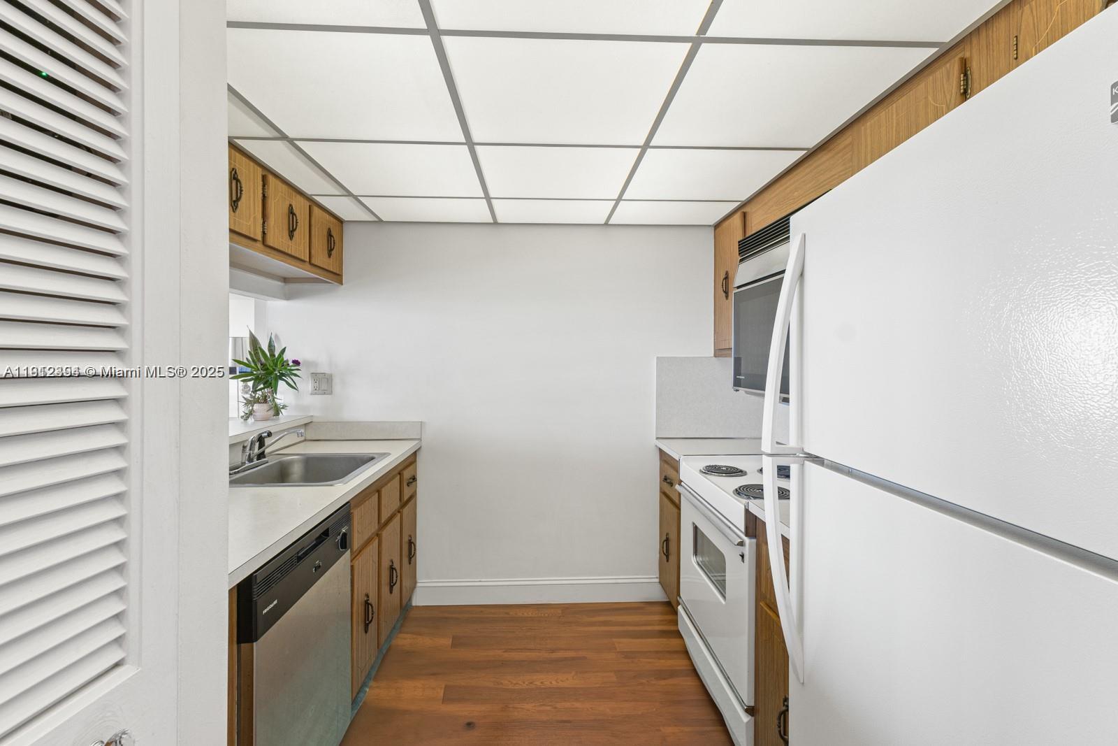 CHARTER CLUB CONDO - Residential