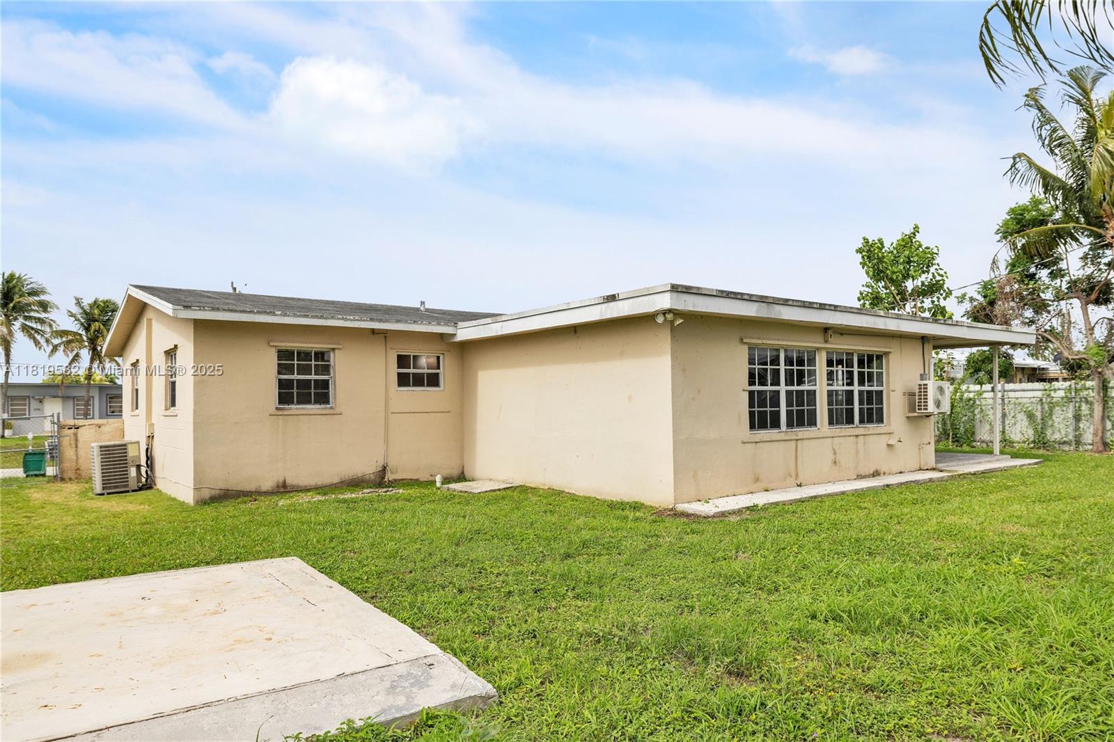 11735 Sw 185th St, Miami, Broward County, Florida - 3 Bedrooms  
1 Bathrooms - 
