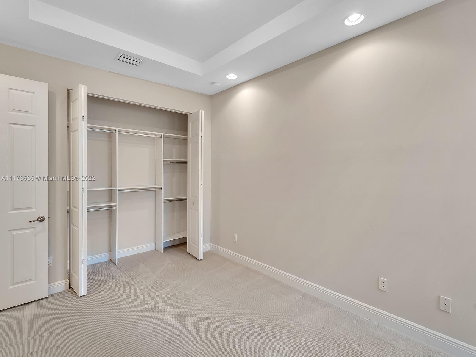 DOWNTOWN DORAL DUTCHER - Residential