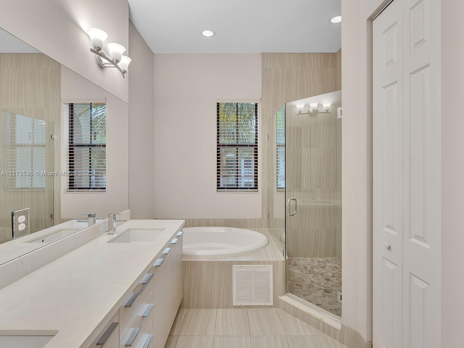 DOWNTOWN DORAL DUTCHER - Residential