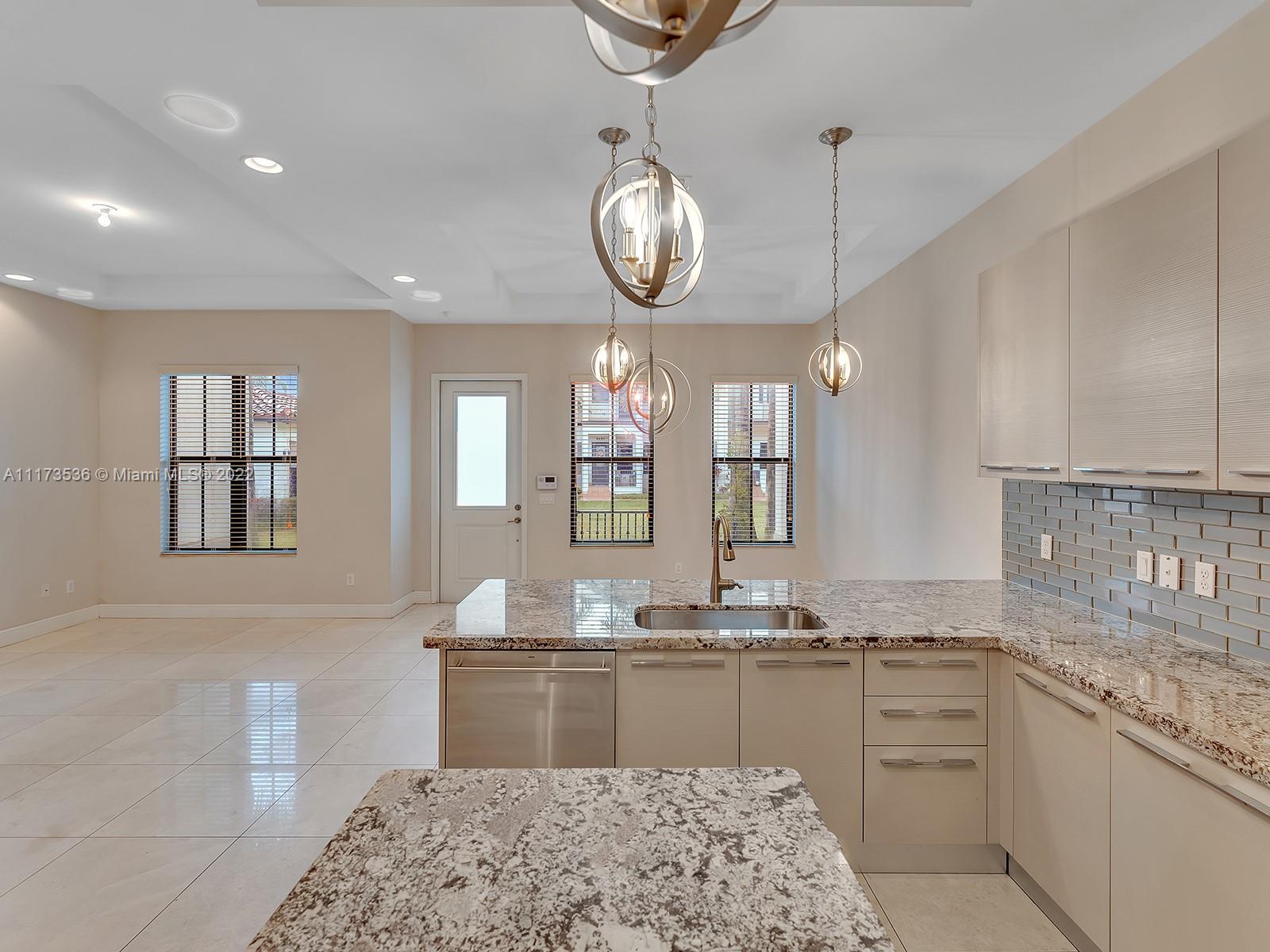 DOWNTOWN DORAL DUTCHER - Residential