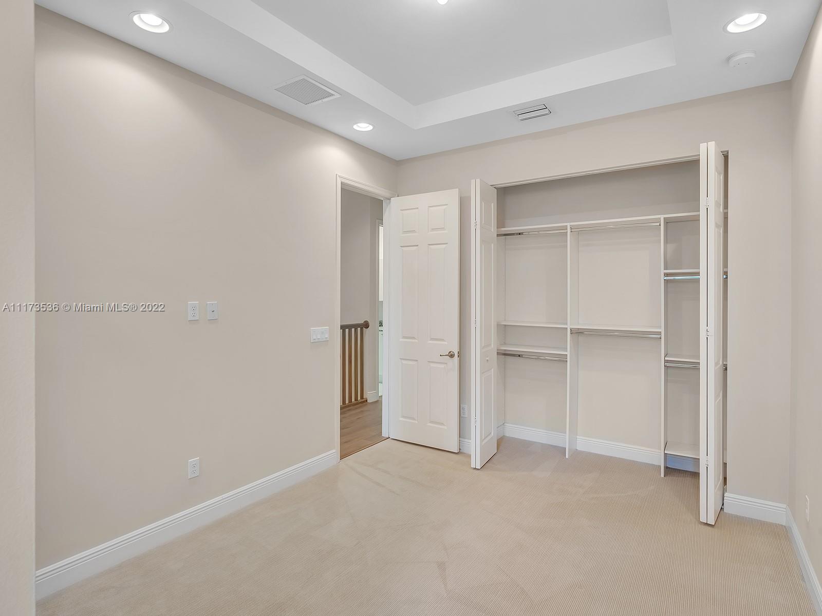 DOWNTOWN DORAL DUTCHER - Residential