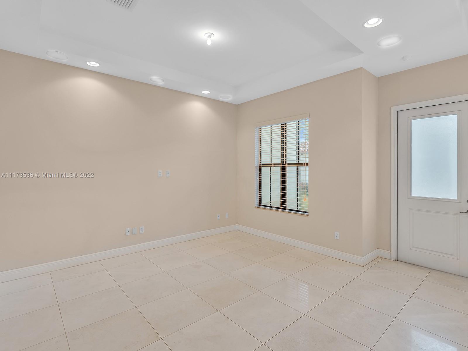 DOWNTOWN DORAL DUTCHER - Residential