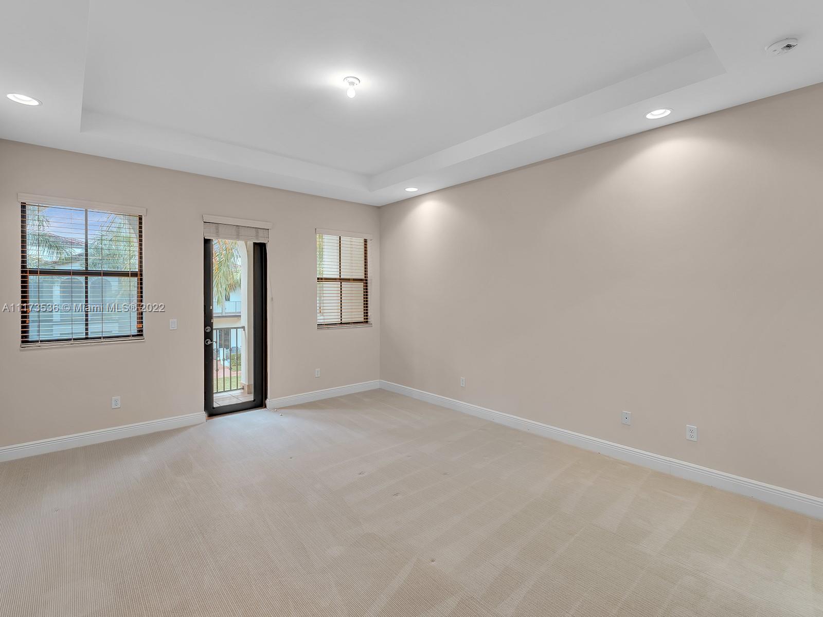 DOWNTOWN DORAL DUTCHER - Residential