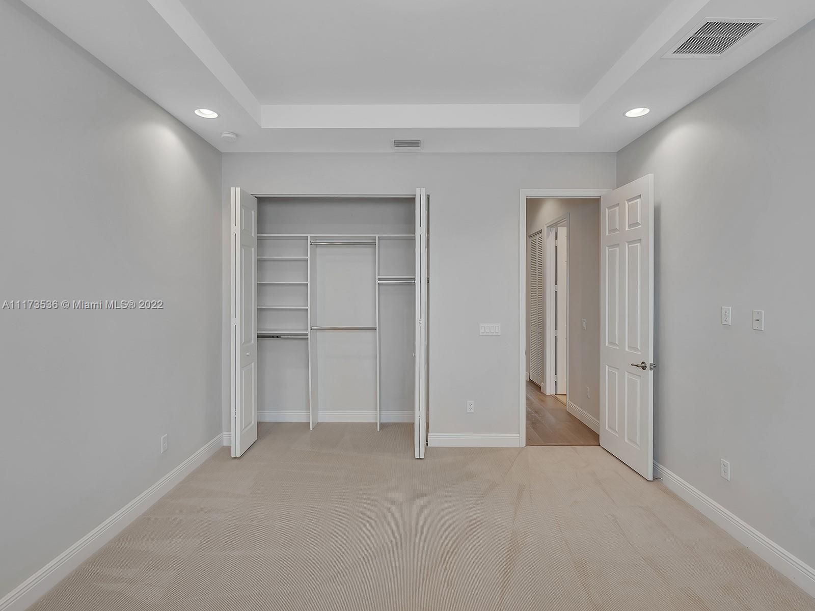 DOWNTOWN DORAL DUTCHER - Residential