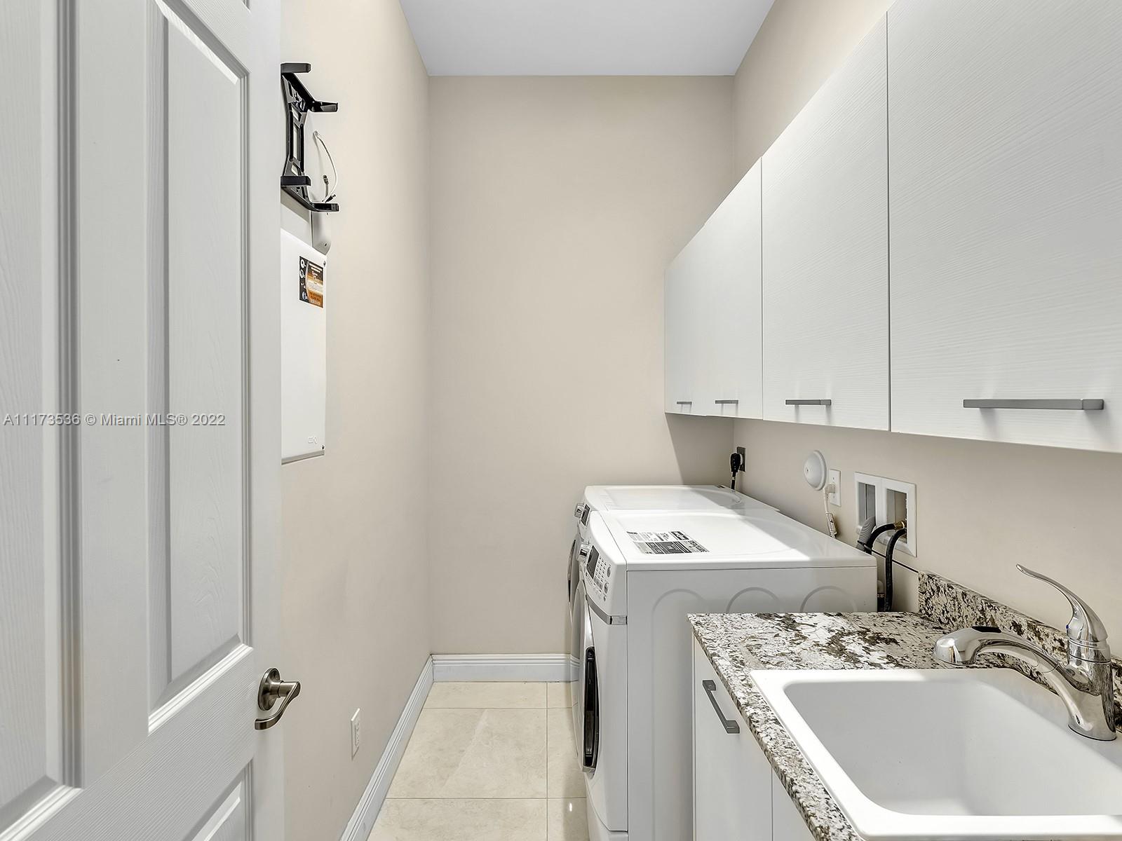 DOWNTOWN DORAL DUTCHER - Residential