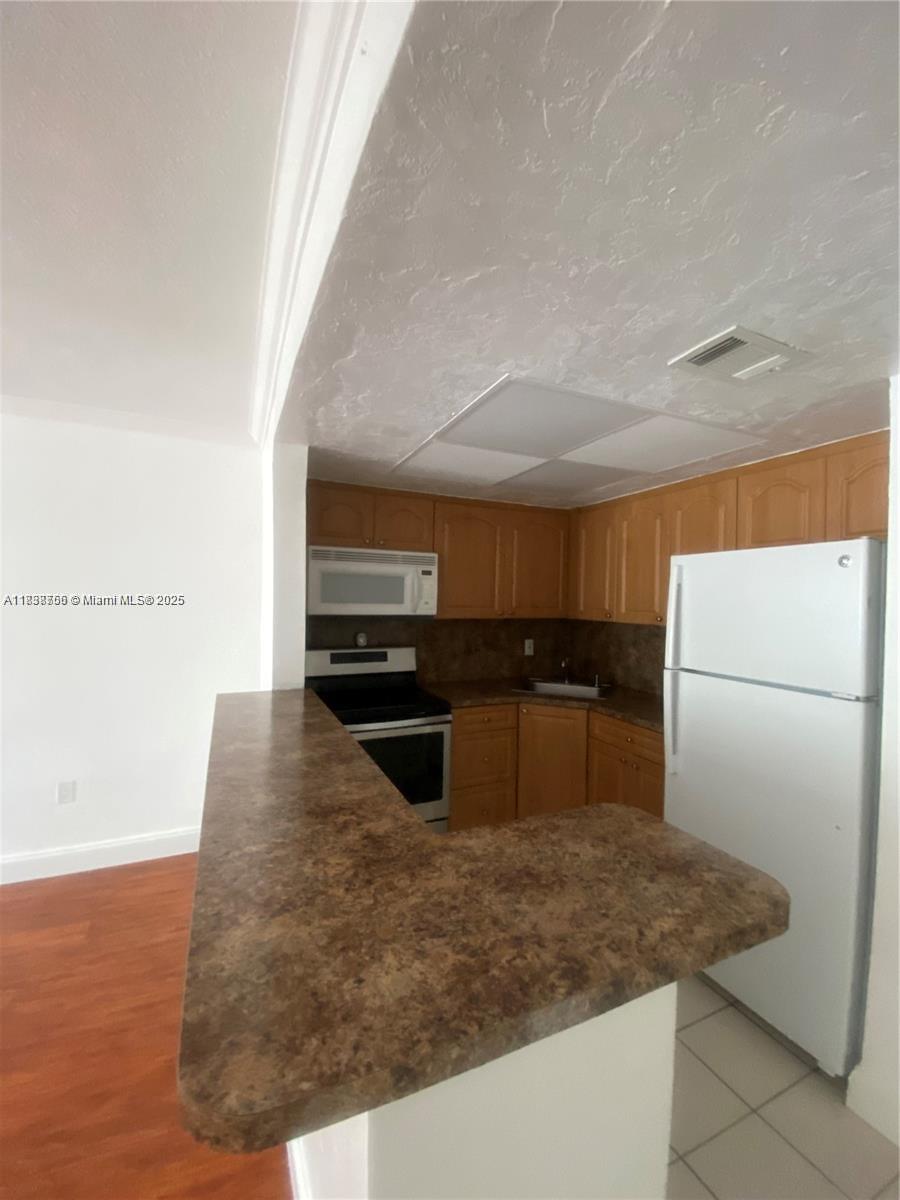 13920 Lake Placid Ct B15
