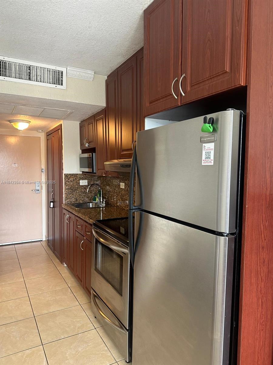 19201 Collins Ave 1133, Sunny Isles Beach, FL, 33160/$110,000 3 19201 Collins Ave 1133
