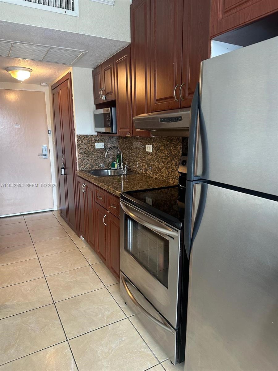 THE AVENTURA BEACH CLUB C - Residential