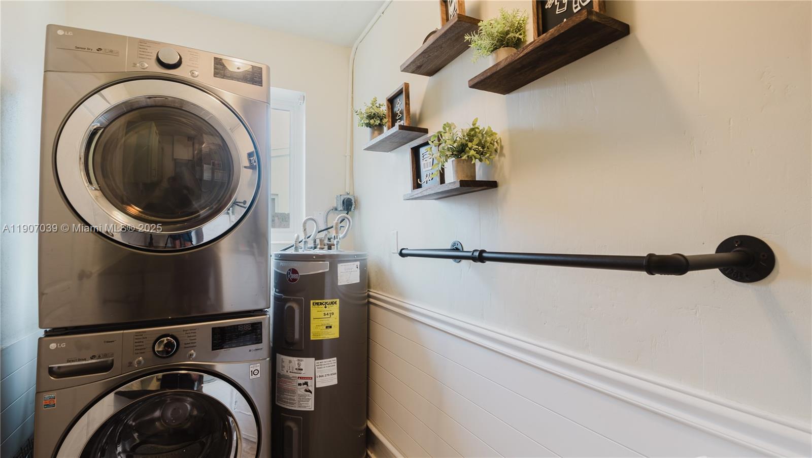 CENTRAL GOLF SEC OF HOLLY - Residential