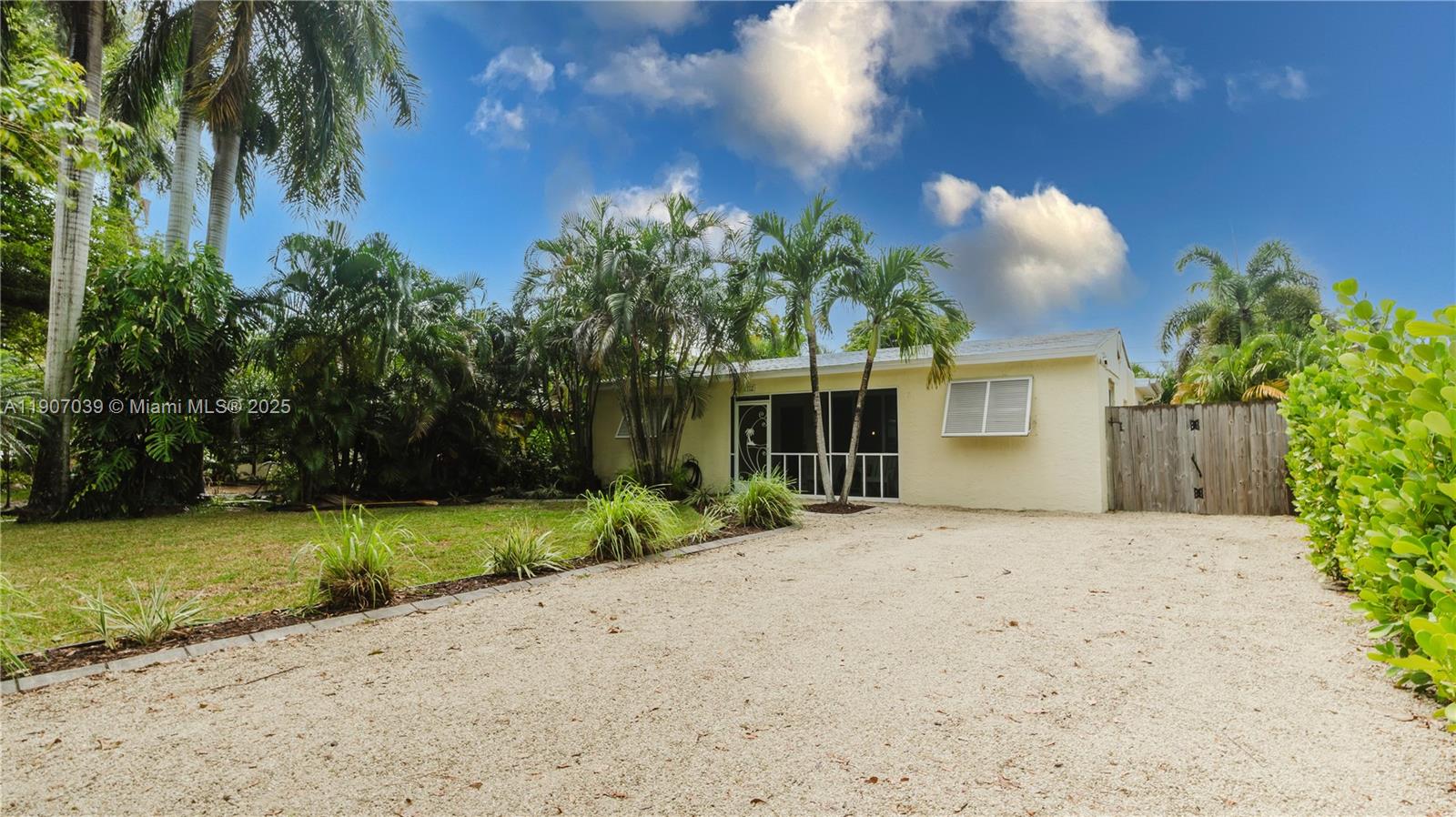 CENTRAL GOLF SEC OF HOLLY - Residential