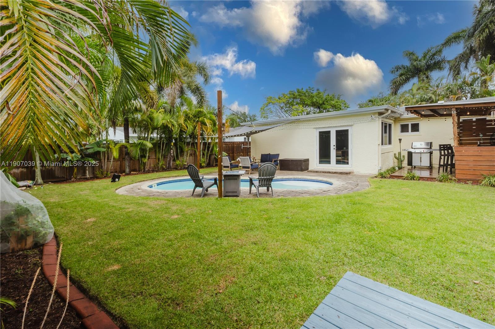 CENTRAL GOLF SEC OF HOLLY - Residential