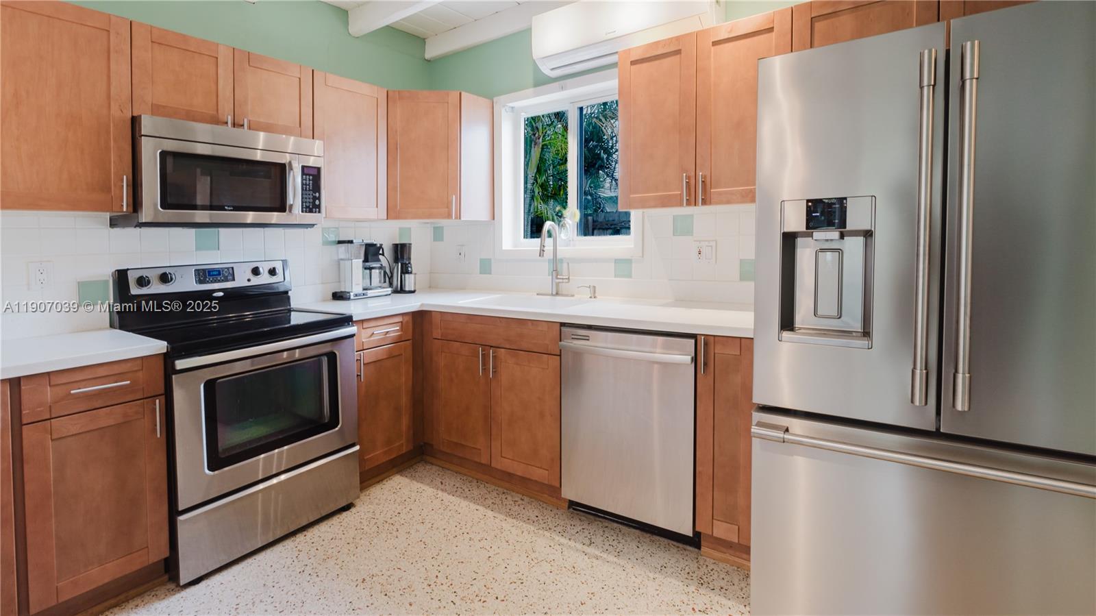 CENTRAL GOLF SEC OF HOLLY - Residential