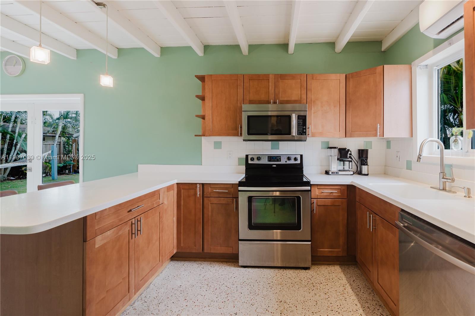 CENTRAL GOLF SEC OF HOLLY - Residential