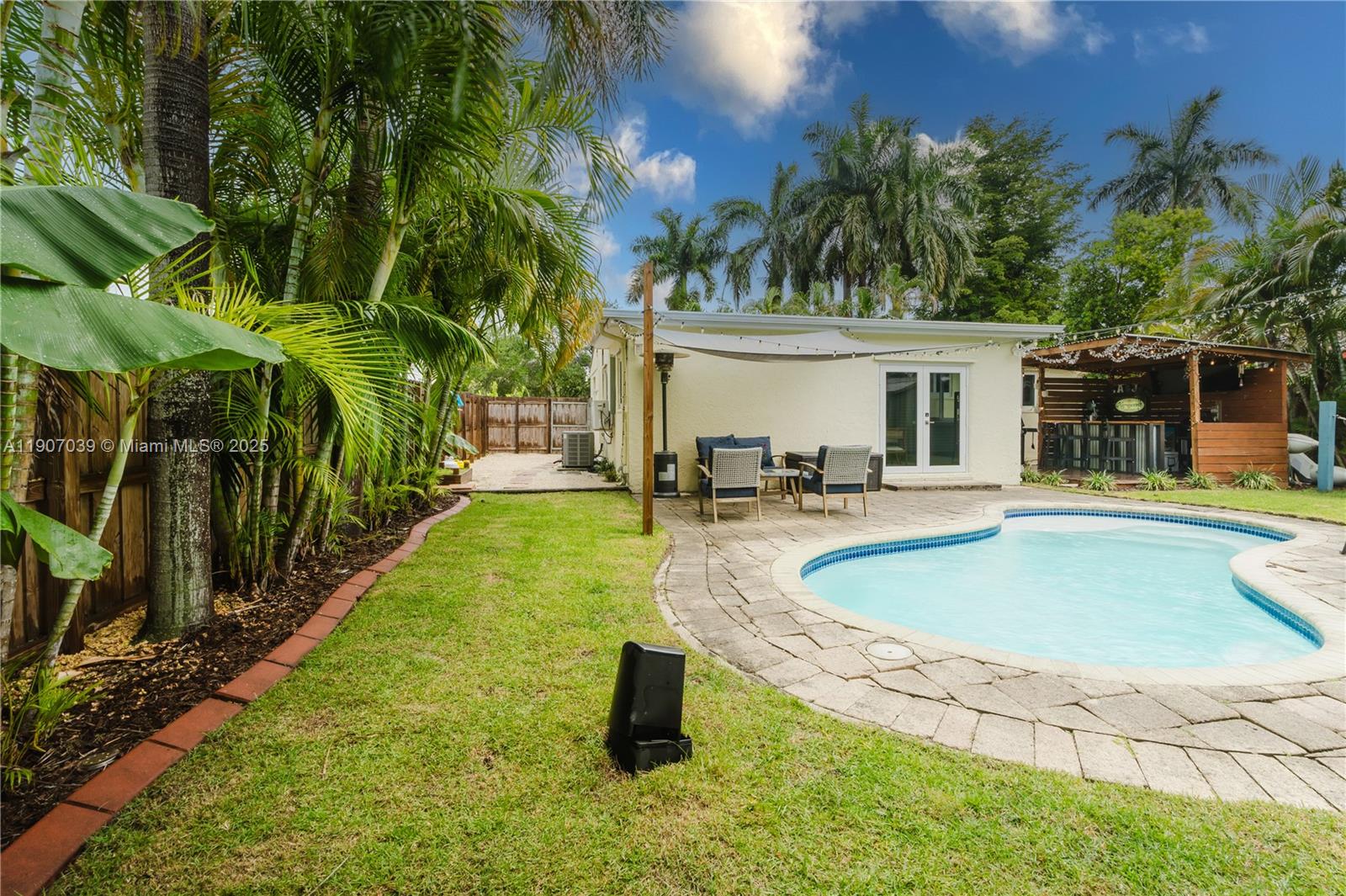 CENTRAL GOLF SEC OF HOLLY - Residential