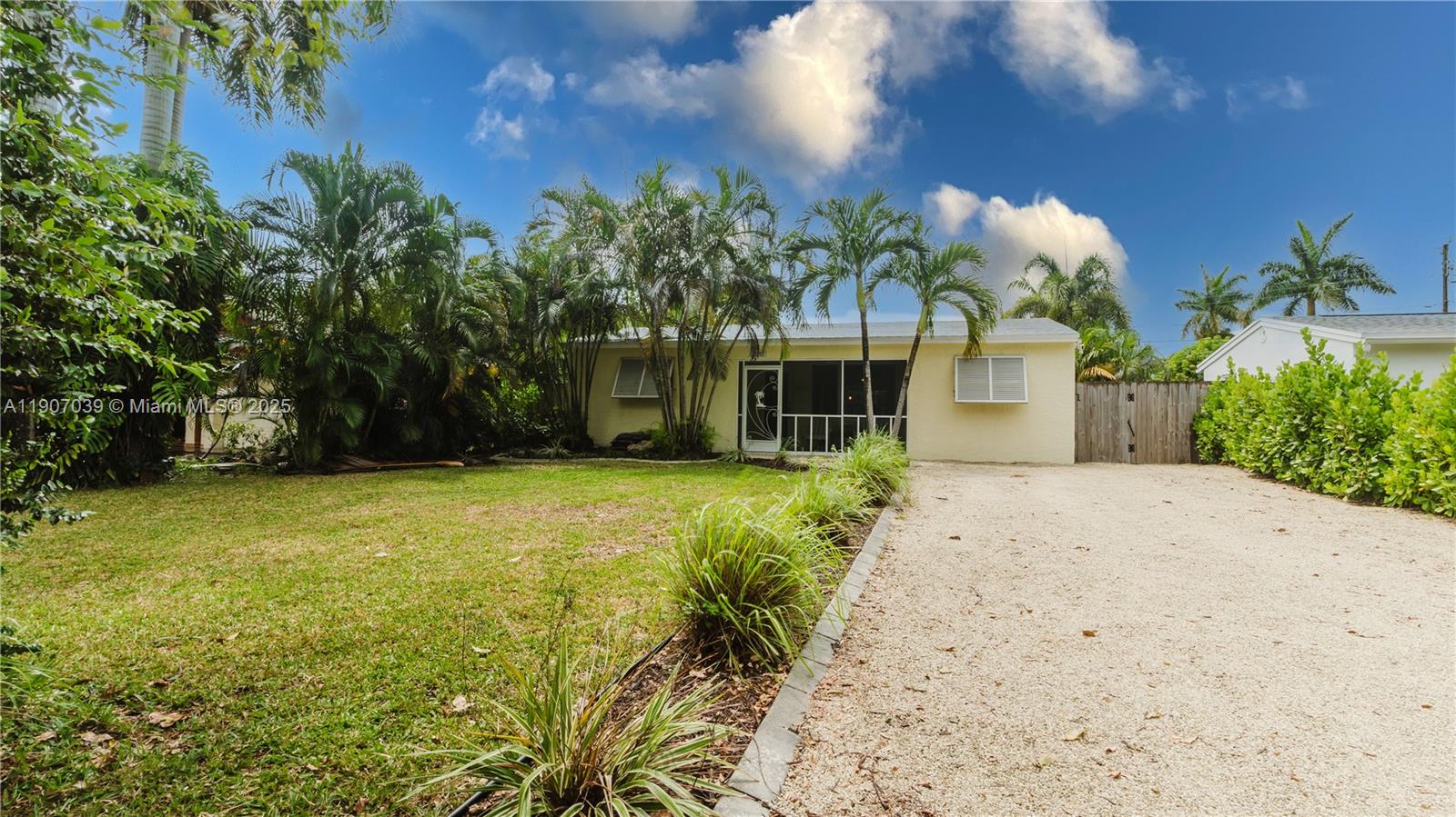 CENTRAL GOLF SEC OF HOLLY - Residential