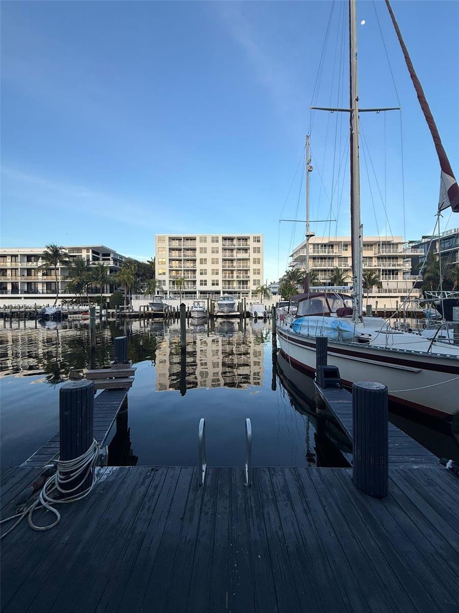 320 Hendricks Isle