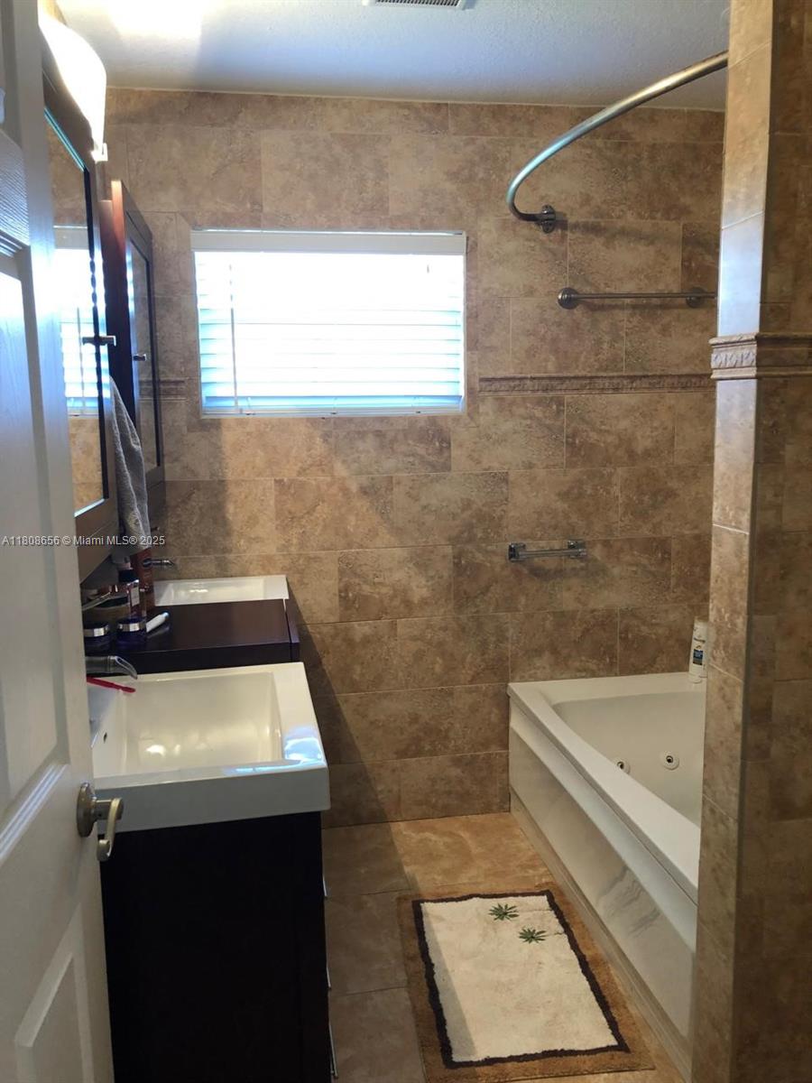 SUNSET TRAILS NO 2 - Residential Lease