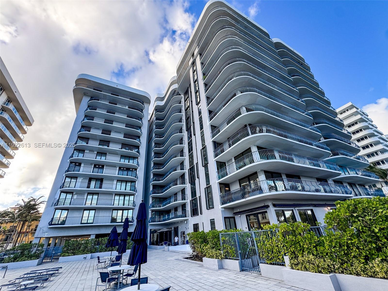 8877 Collins Ave 809