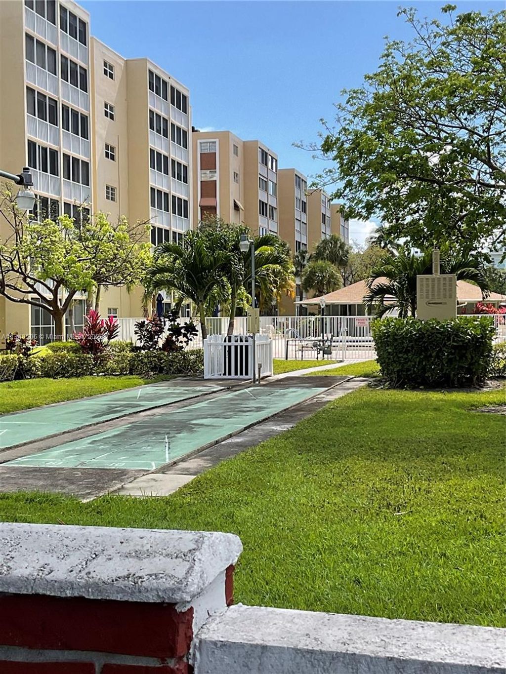 Photo of 610 NE 12th Ave #303, Hallandale Beach, FL 33009 (MLS # A11340506)
