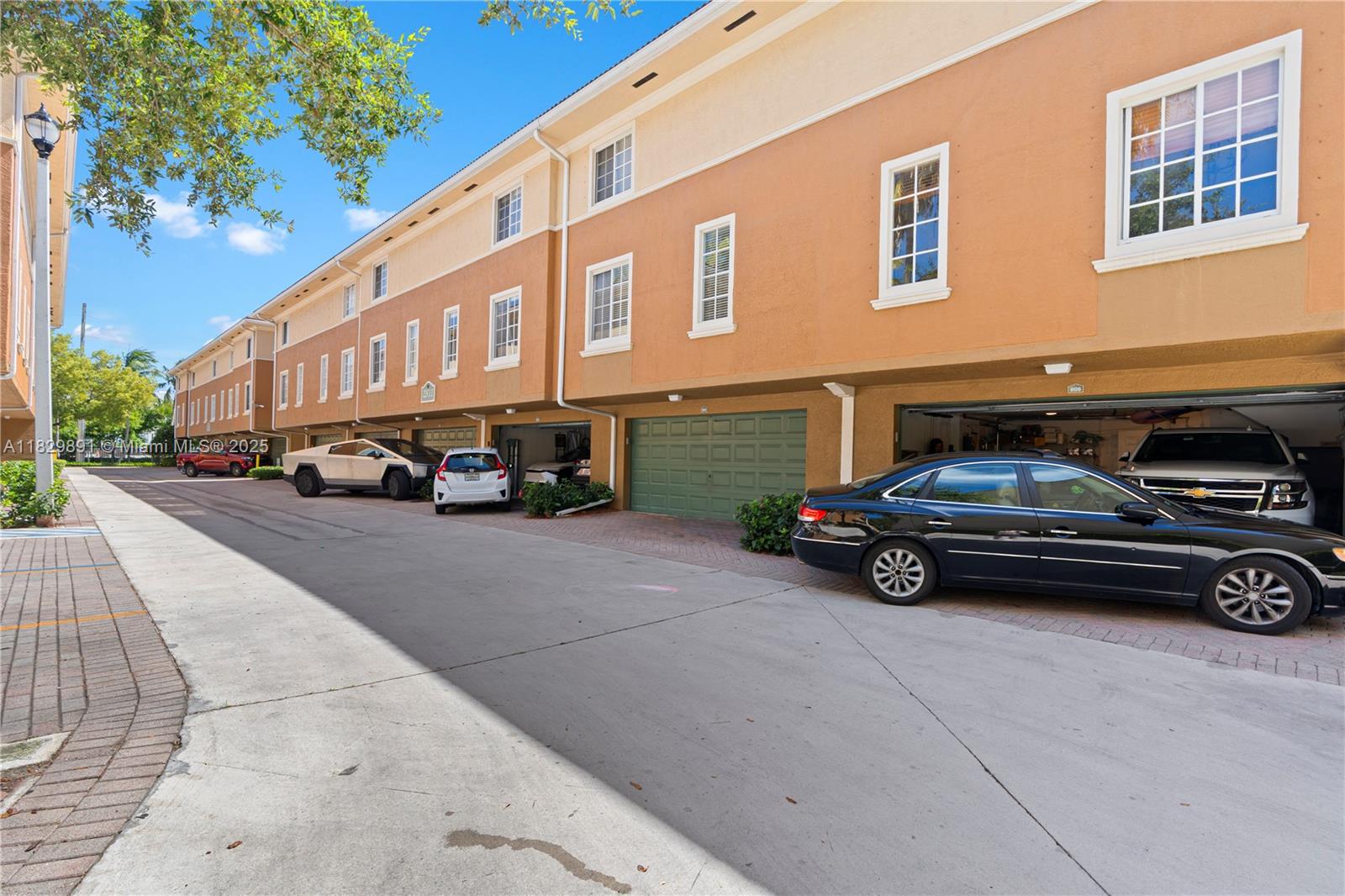 AVENTI AT AVENTURA CONDO - Residential