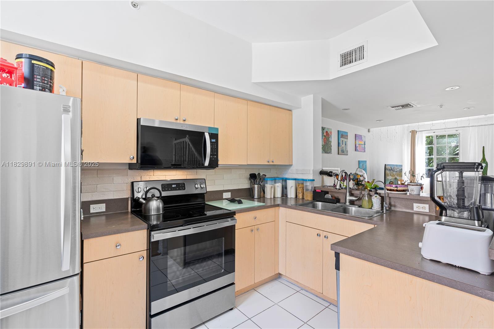 AVENTI AT AVENTURA CONDO - Residential