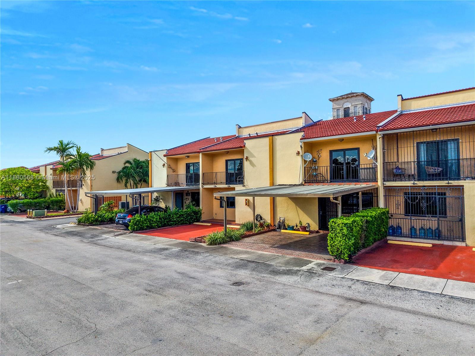 EL RELOJ VILLAS CONDO - Residential