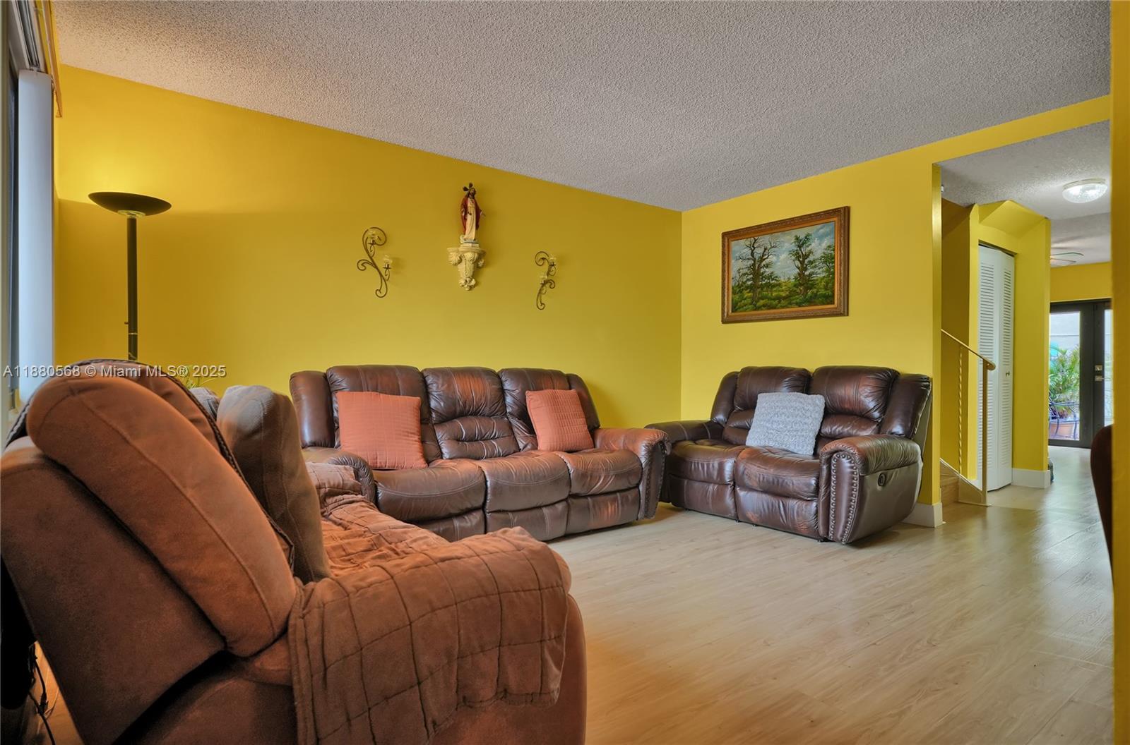 EL RELOJ VILLAS CONDO - Residential