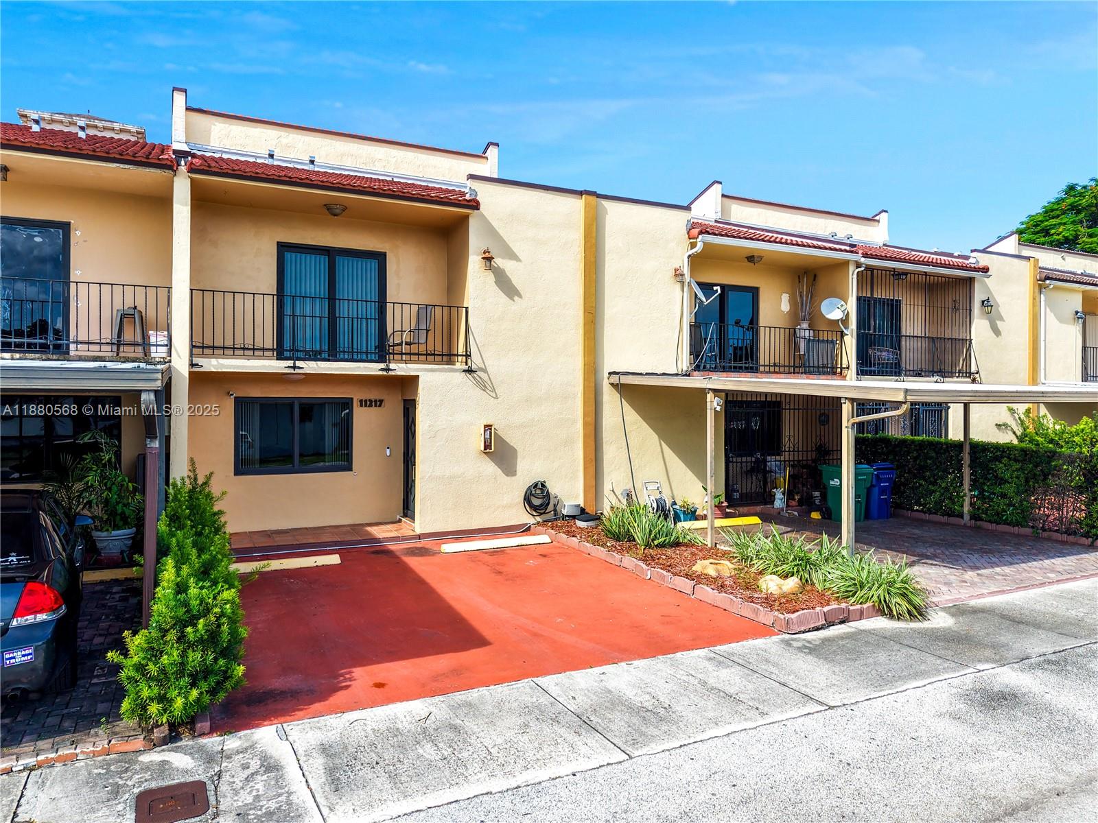 EL RELOJ VILLAS CONDO - Residential