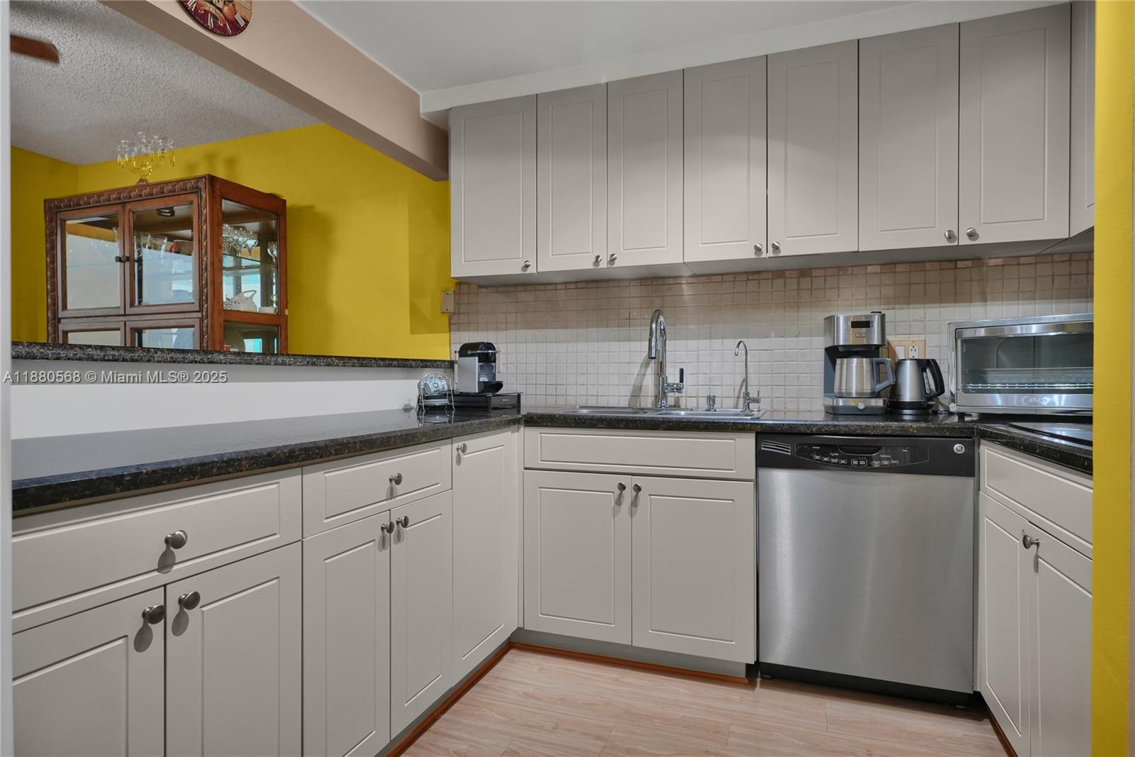 EL RELOJ VILLAS CONDO - Residential