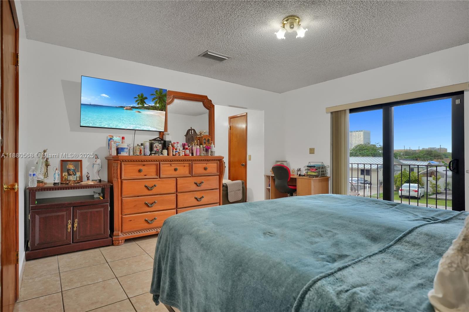 EL RELOJ VILLAS CONDO - Residential